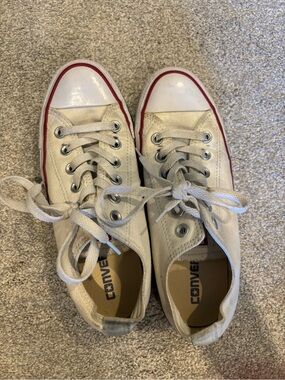 Converse Low Top Canvas Sneakers in Cream w/Red Trim Size 7 only worn few times